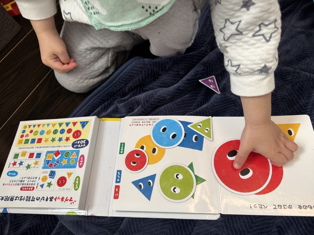 「あかまる ぺたっ!」の口コミレビュー|マグネットでペタッ！知育効果も期待大！【1歳・2歳におすすめ】