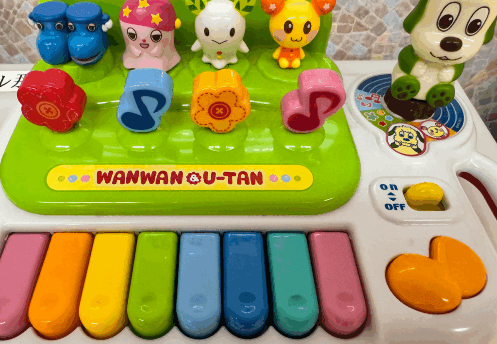 実際に販売が終了してしまったワンワンとうーたんのピアノおもちゃの画像