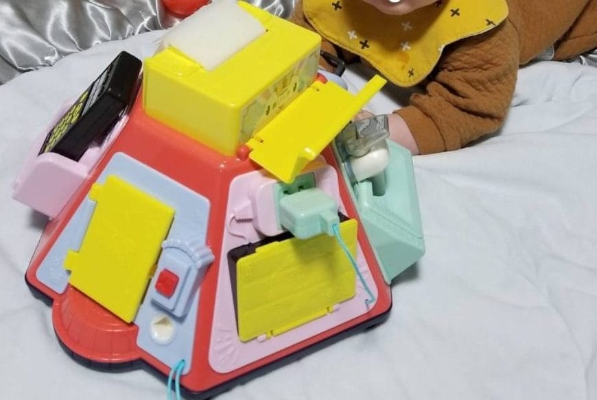 【8ヶ月～】「いたずら1歳やりたい放題ビッグ版リアル＋」をレビュー！新旧比較＆選び方も解説