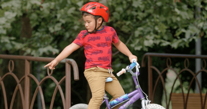 【ストライダー何歳から？】1歳半は早い？「0歳から乗れる」裏技と2歳デビューで失敗しないコツ