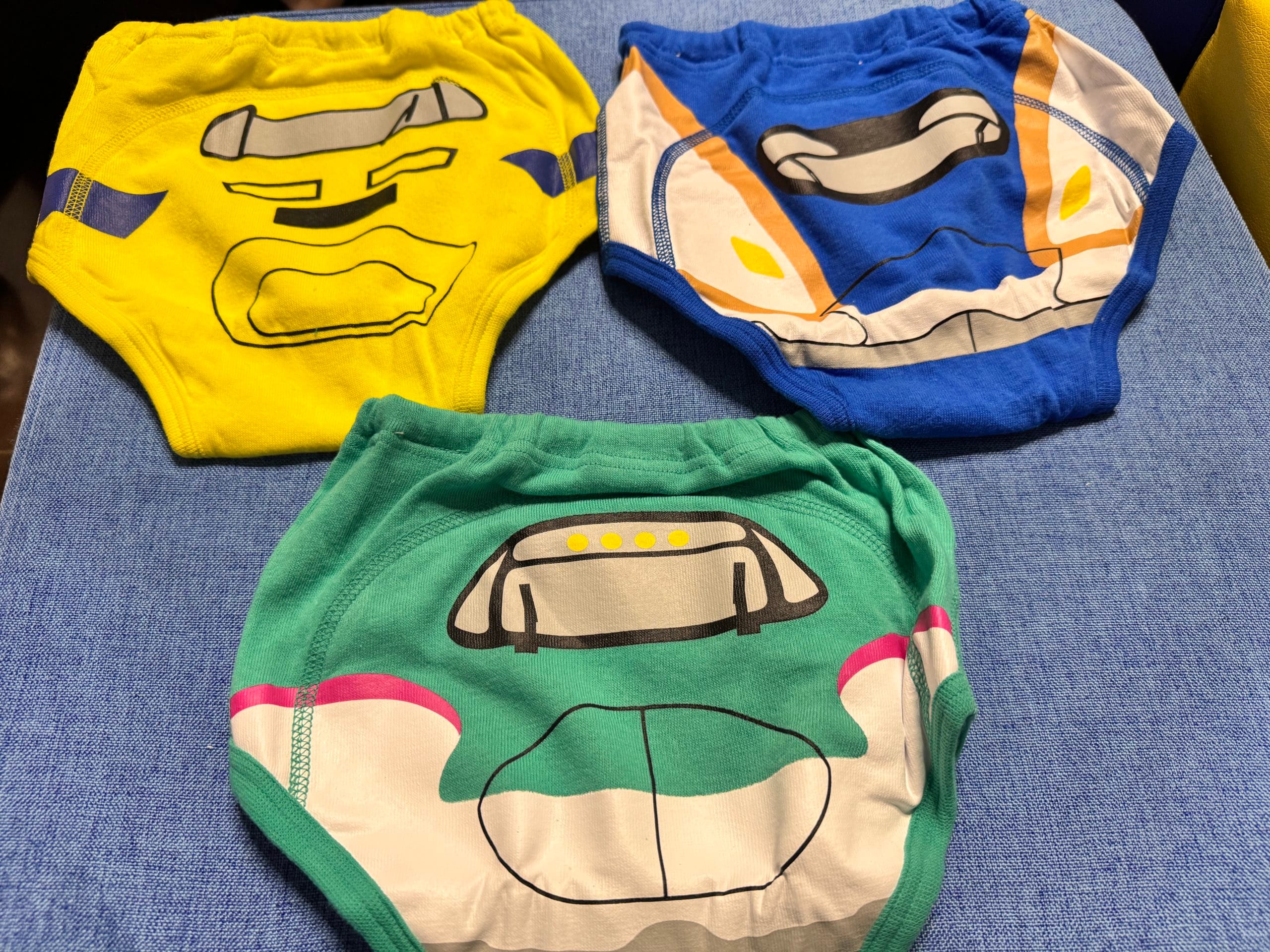 【トレーニングパンツは意味ない？】おむつの上はNG！トイトレ成功に導く本当の使い方とおすすめ4選