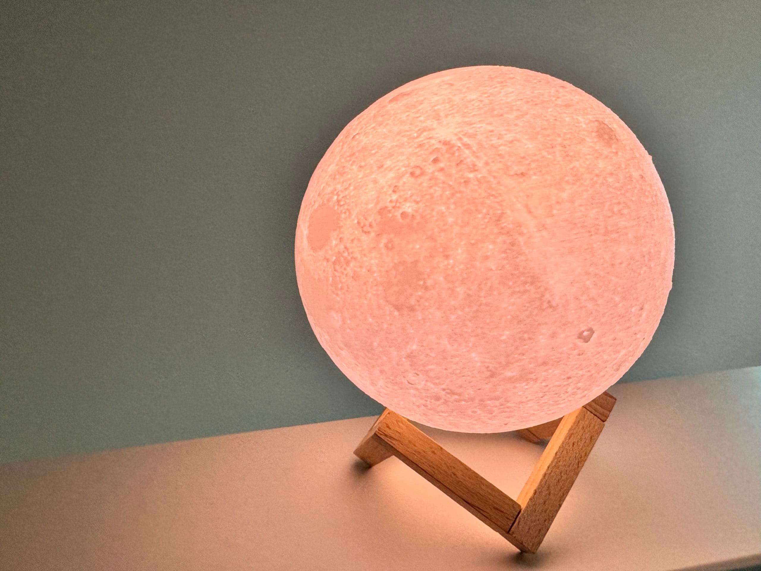 【寝かしつけ絵本ライト決定版】赤ちゃんがストンと眠る“魔法の光”とは？赤いライトの効果とおすすめ5選