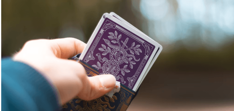 【クロススターズとは？】VTuberがトレカのゲームに！値上がりの理由と、どこで買えるかを徹底解説