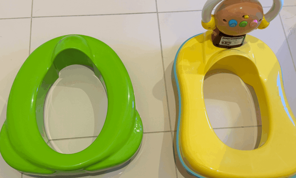 他の補助便座とアンパンマンの補助便座を大きさを比較した画像