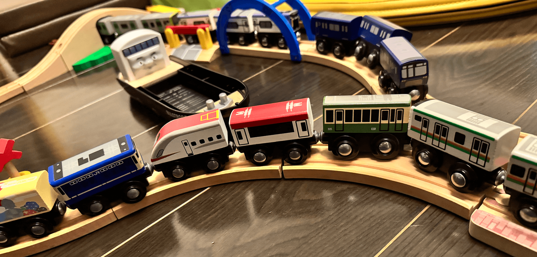 mokuTRAIN（モクトレイン）プラレール以外の木製電車おもちゃ決定版！BRIOとの違い・口コミを徹底レビュー