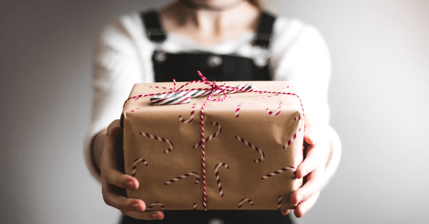 【100人の本音調査】出産祝いで本当に嬉しかったものランキング！ママ・パパが正直に答えた神ギフト＆困ったもの