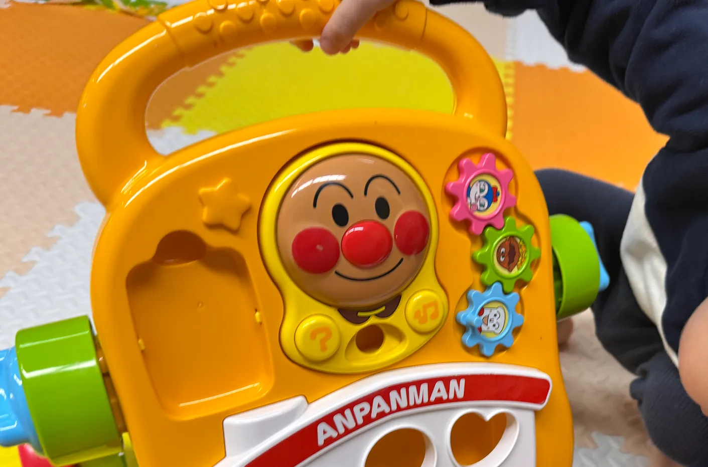 アンパンマンウォーカー比較！旧へんしんウォーカーより最新ビジーカー
