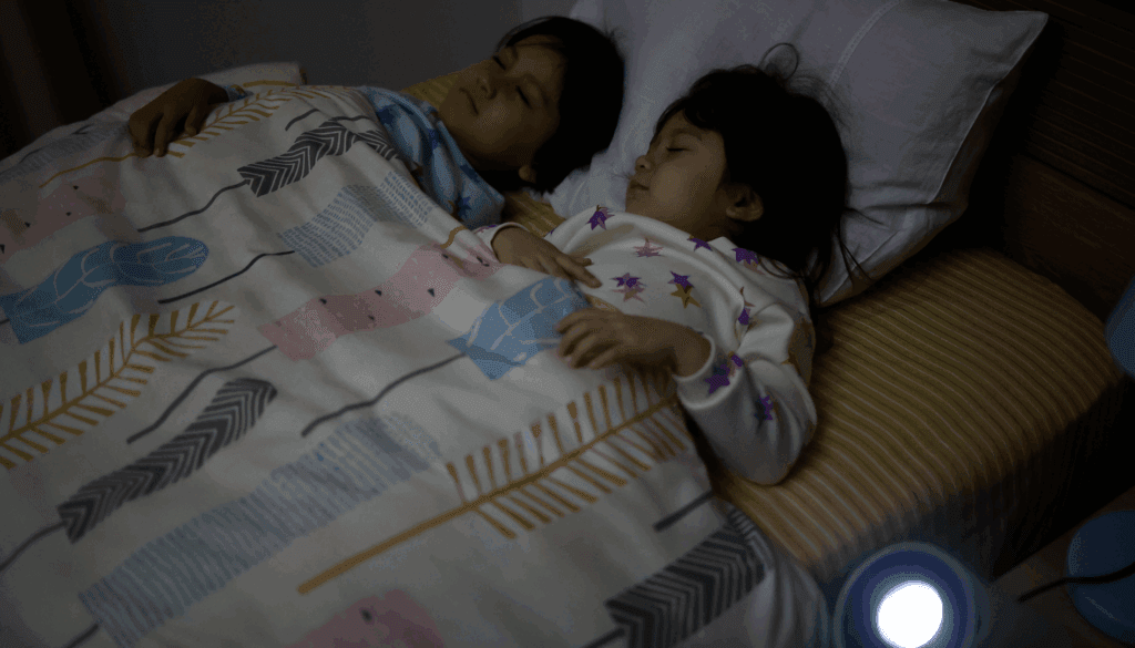 天井投影で実際に「寝る姿勢」ができて眠りにつこうとしている画像