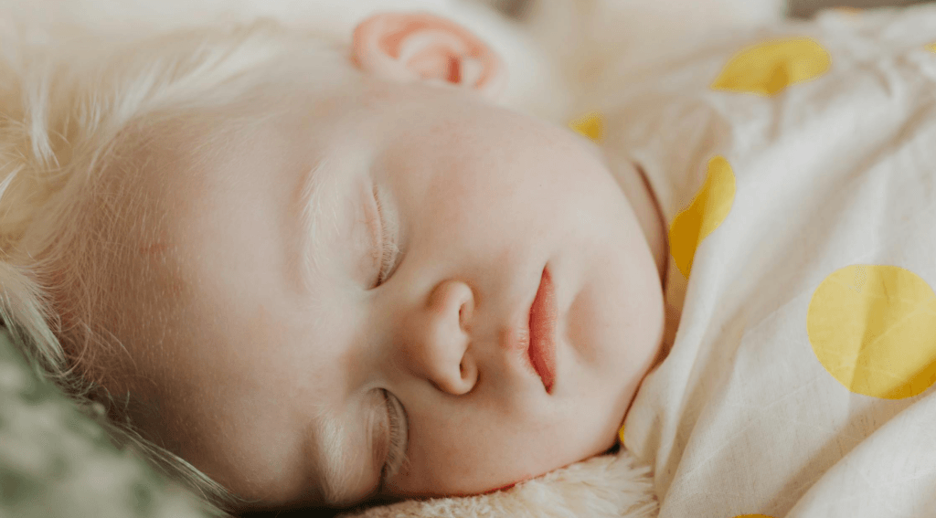 ネントレ（ねんねトレーニング）をしている赤ちゃんの画像