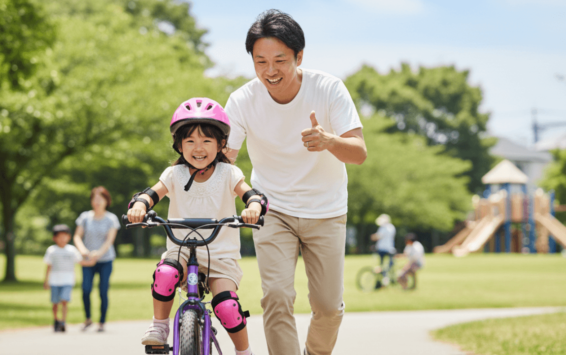 【自転車練習】30分で乗れる魔法の教え方！「後ろを持つ」はNG？補助輪なしで乗るコツと練習場所