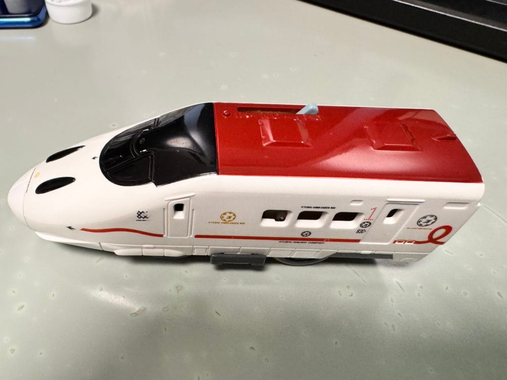 実際に修理するプラレールの先頭車両の画像