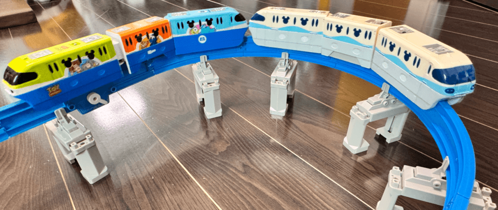 モノレール型プラレールを実際に走らせてみた画像