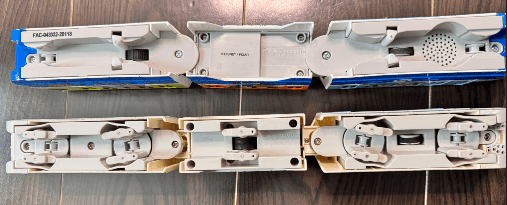 上が新型のモノレールのかみ合わせ構造、下が旧型のモノレールのかみ合わせ構造を説明した画像
