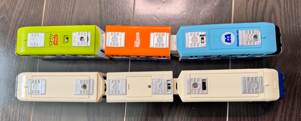 上が新型のモノレールを上から見た画像、下が旧型のモノレールを上から見た実際の商品の画像