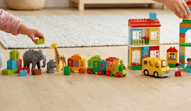 レゴデュプロであそんでいる様子の画像